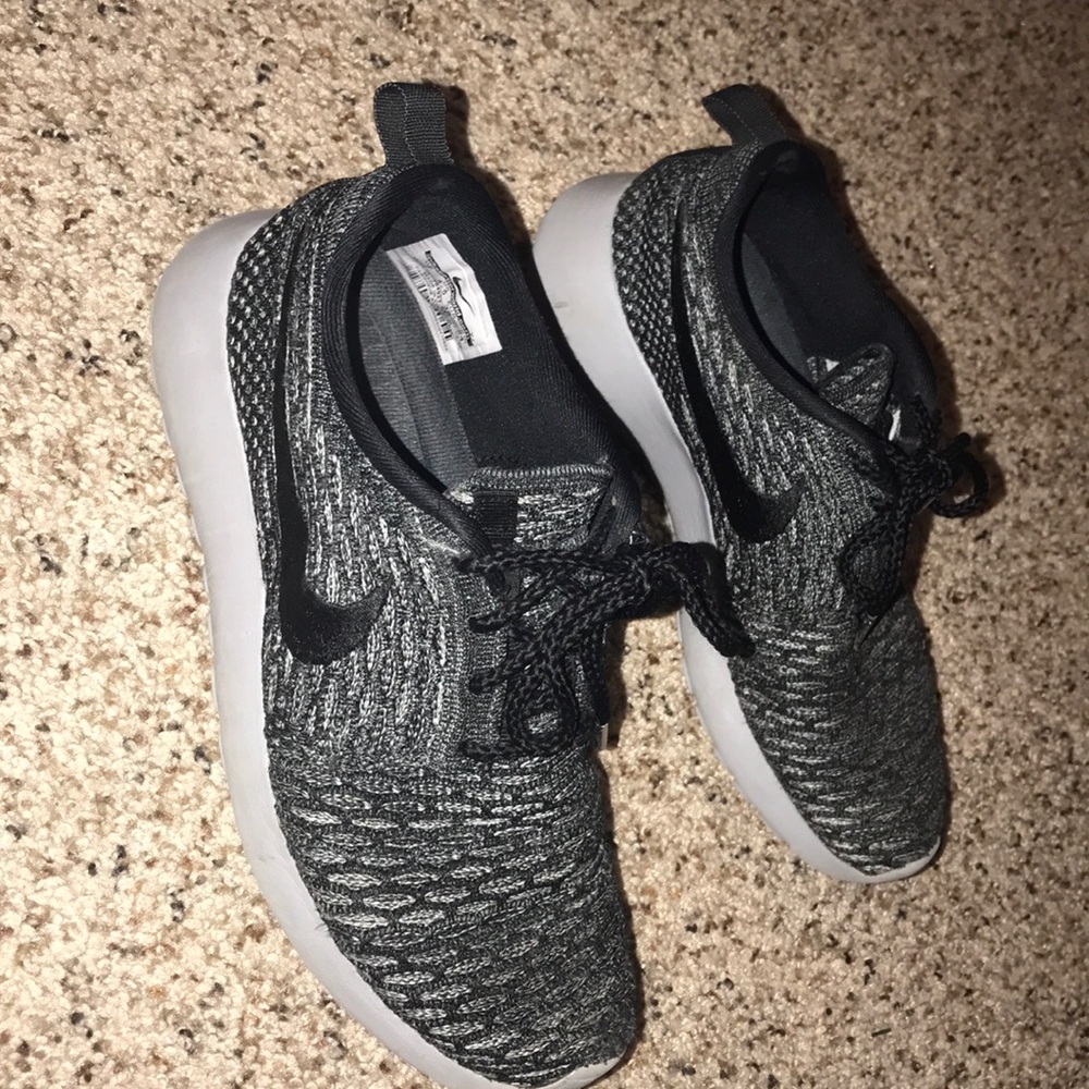 Women’s Nike roshe flyknit